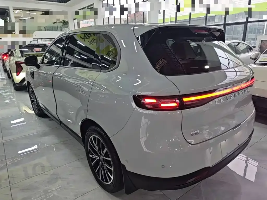 Leapmotor Leapmotor B10 2025 510 Joy Edition — Фото автомобиля 4