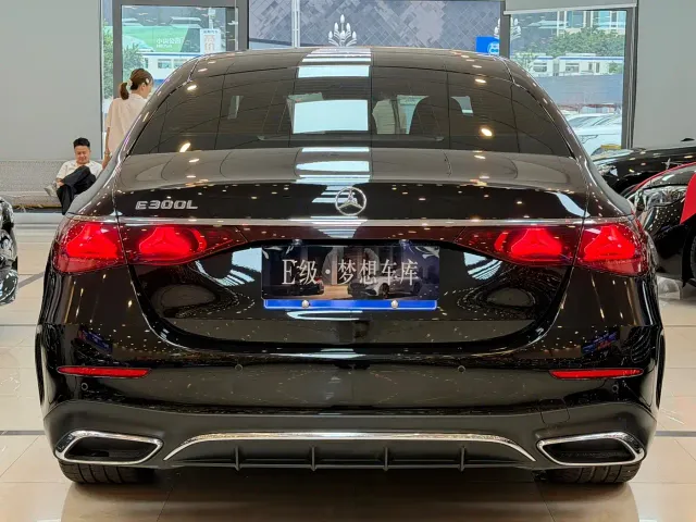 Mercedes-Benz E-Class — Фото автомобиля 18