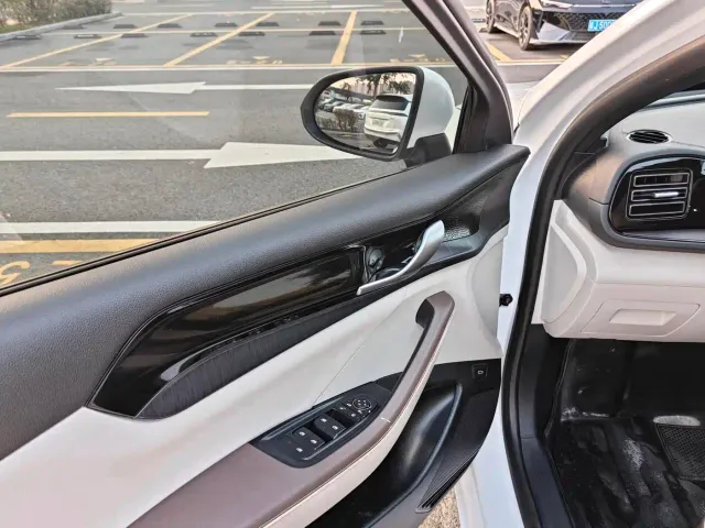 BYD Qin PLUS — Фото автомобиля 13