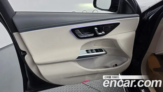 Mercedes-Benz E-Class — Фото автомобиля 21