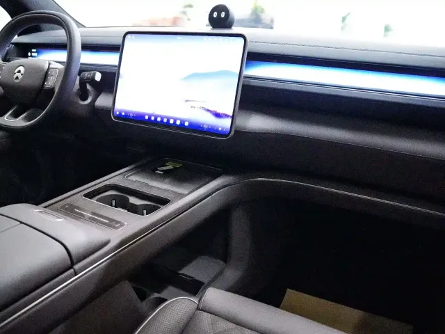 Nio ES8 — Фото автомобиля 23