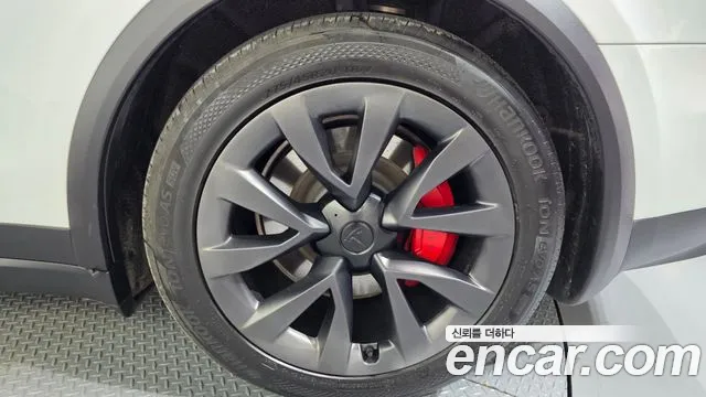 Tesla Model X — Фото автомобиля 21