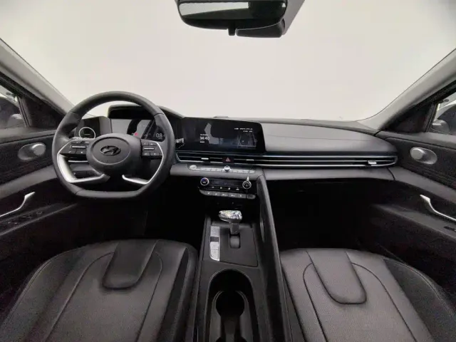 Hyundai Elantra — Фото автомобиля 5