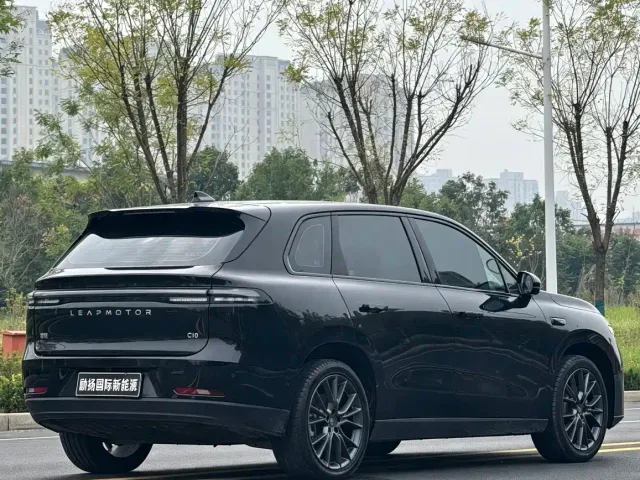 Leapmotor C10 — Фото автомобиля 9