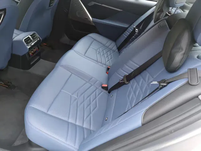 BMW 5 Series — Фото автомобиля 9