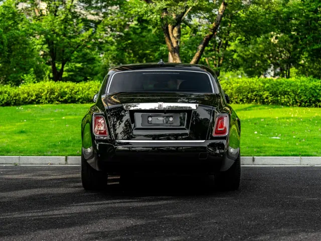 Rolls-Royce Phantom — Фото автомобиля 20
