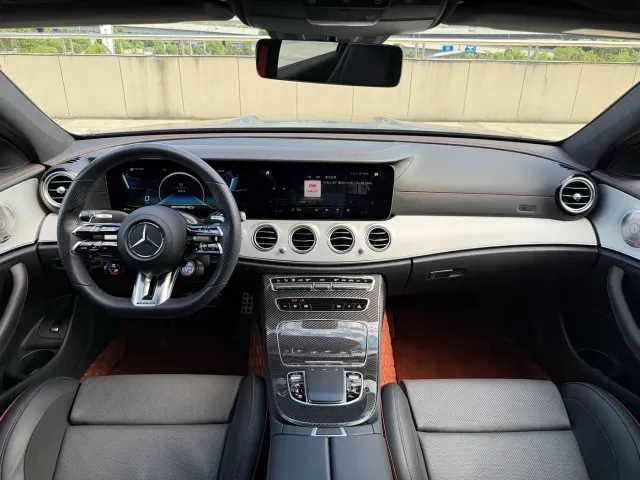 Mercedes-Benz E-Class AMG — Фото автомобиля 13