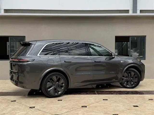 Li Auto L8 — Фото автомобиля 11