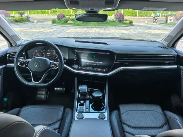 Volkswagen Touareg — Фото автомобиля 5