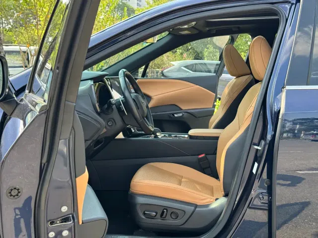 Lexus RX — Фото автомобиля 5