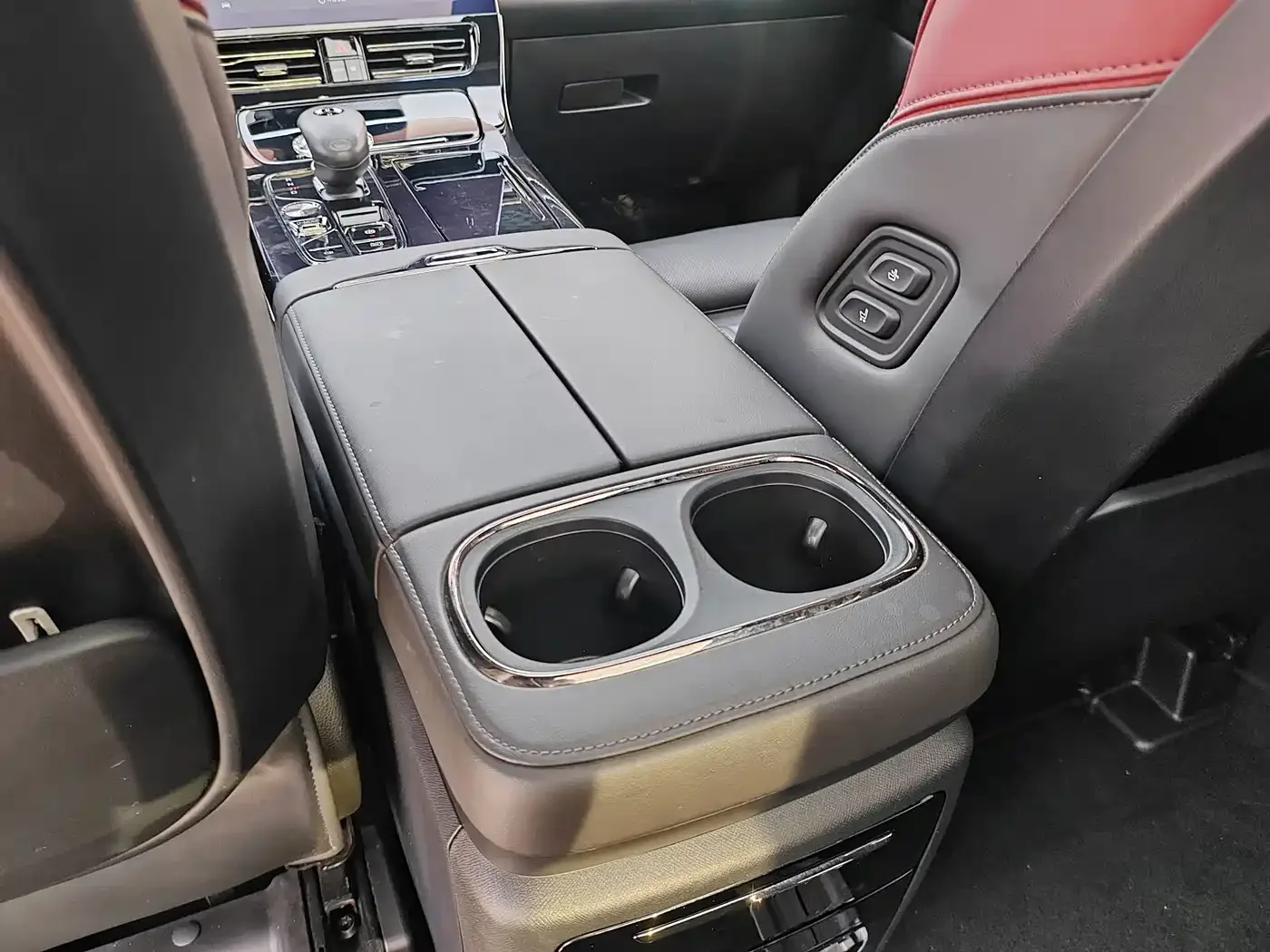 GAC Trumpchi Trumpchi M8 2024 Patriarch Series 400T Ultimate Edition — Фото автомобиля 15