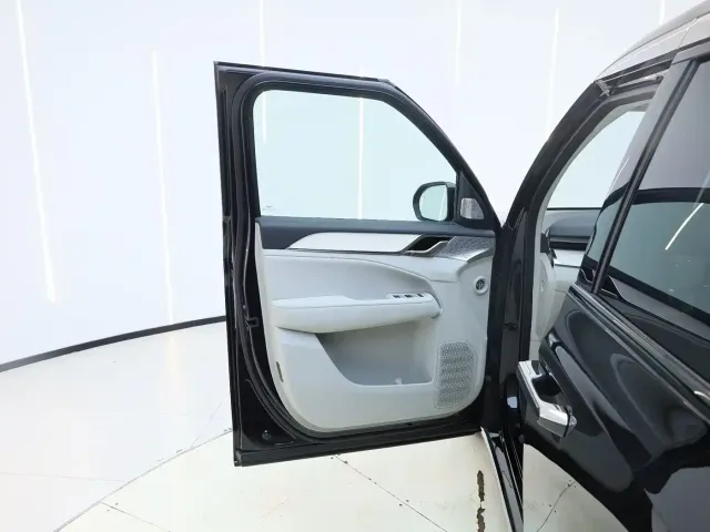 Volvo EM90 — Фото автомобиля 8