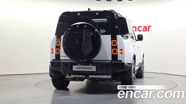 Land Rover Defender — Фото автомобиля 6