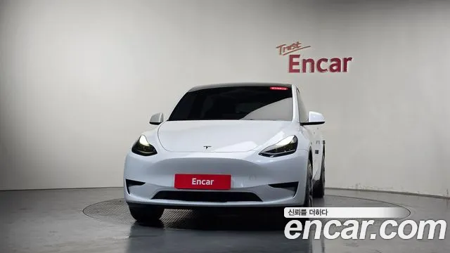 Tesla Model Y — Фото автомобиля 3