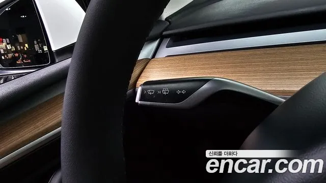 Tesla Model Y — Фото автомобиля 16