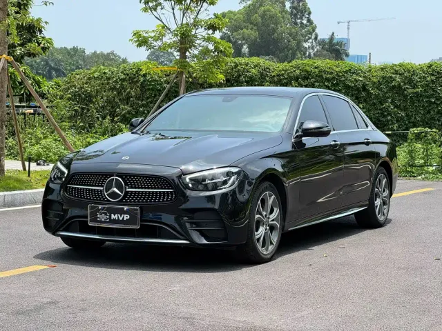 Mercedes-Benz E-Class — Фото автомобиля 3