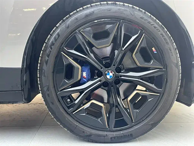 BMW iX M60 — Фото автомобиля 17