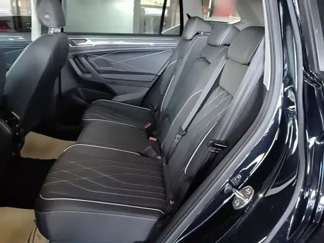 Volkswagen Tiguan L — Фото автомобиля 16
