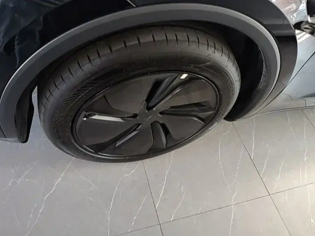 Tesla Model Y — Фото автомобиля 22
