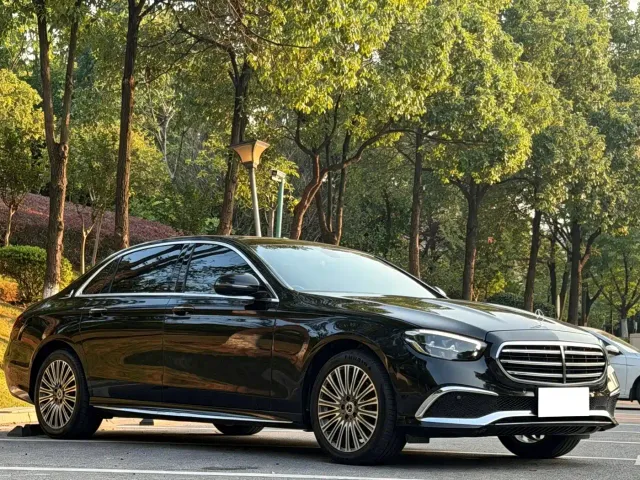 Mercedes-Benz E-Class — Фото автомобиля 3