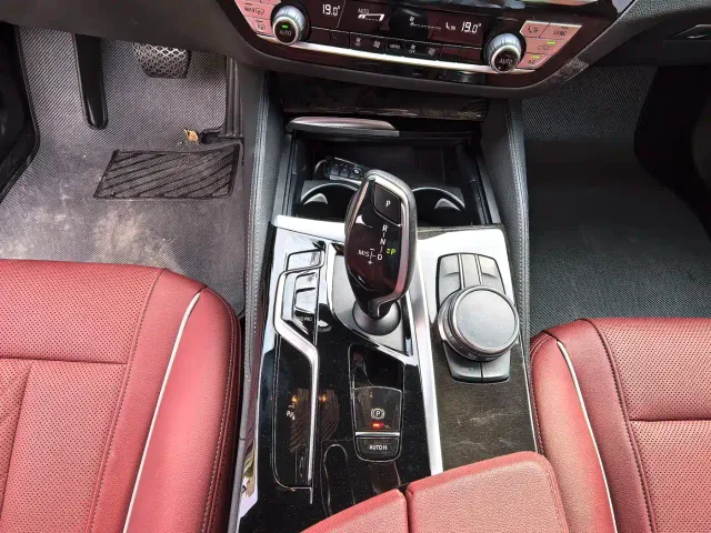 BMW 5 Series — Фото автомобиля 10