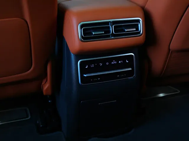 Li Auto L7 — Фото автомобиля 13