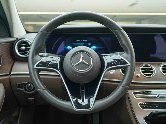 Mercedes-Benz E-Class — Фото автомобиля 16