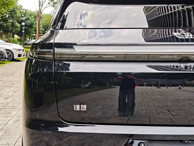 Li Auto L7 — Фото автомобиля 12