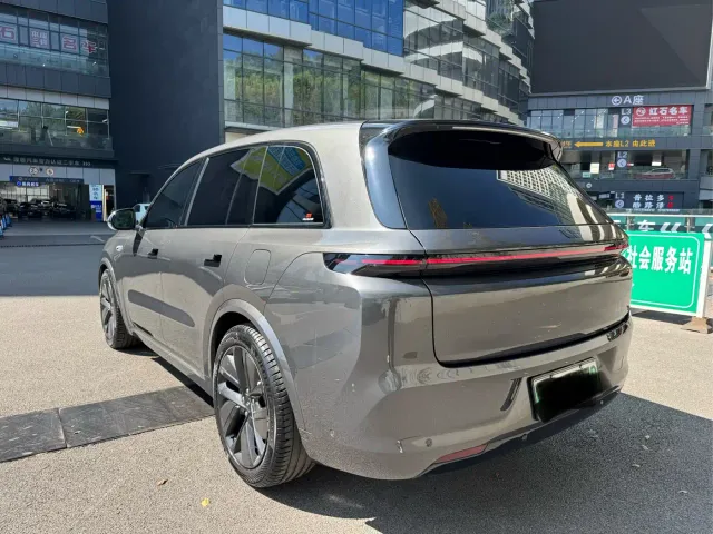 Li Auto L8 — Фото автомобиля 13