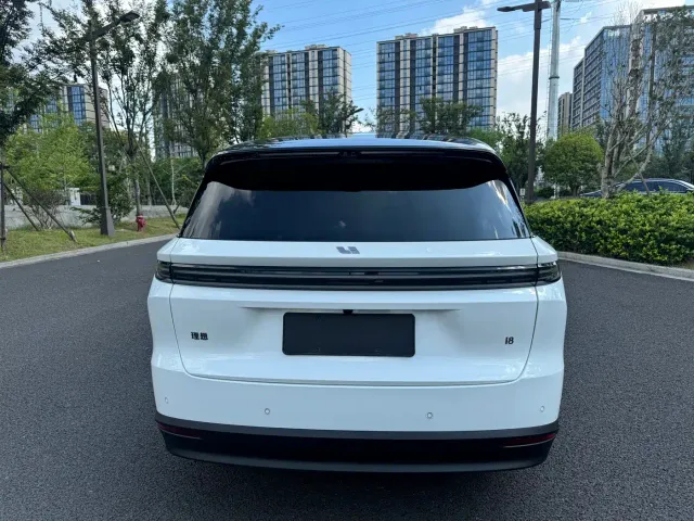 Li Auto i8 — Фото автомобиля 4