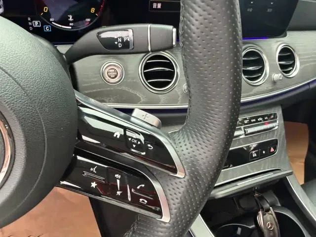 Mercedes-Benz E-Class — Фото автомобиля 10