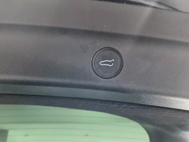 Tesla Model Y — Фото автомобиля 18