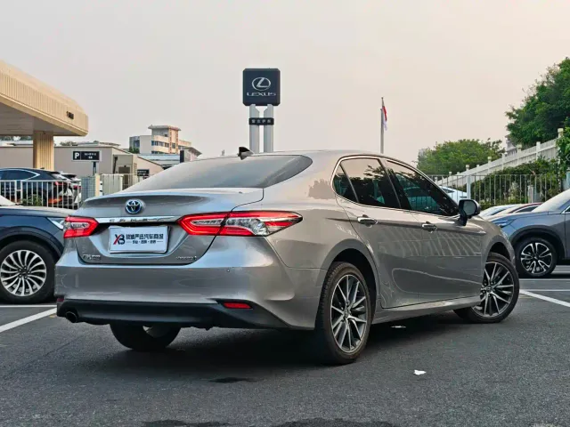 Toyota Camry — Фото автомобиля 2