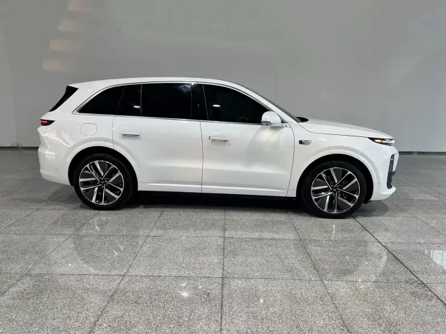 Li Auto L6 — Фото автомобиля 3