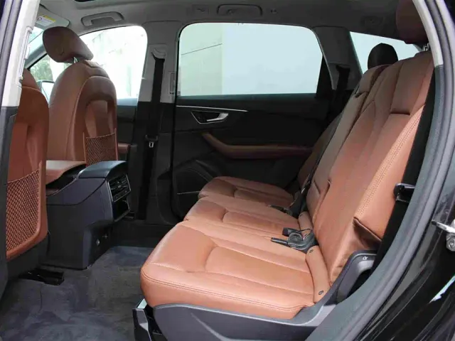Audi Q7 — Фото автомобиля 11