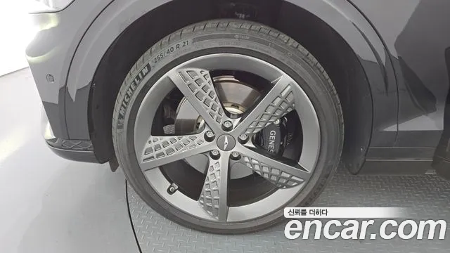 Genesis GV70 2.5T Бензин 2WD — Фото автомобиля 2