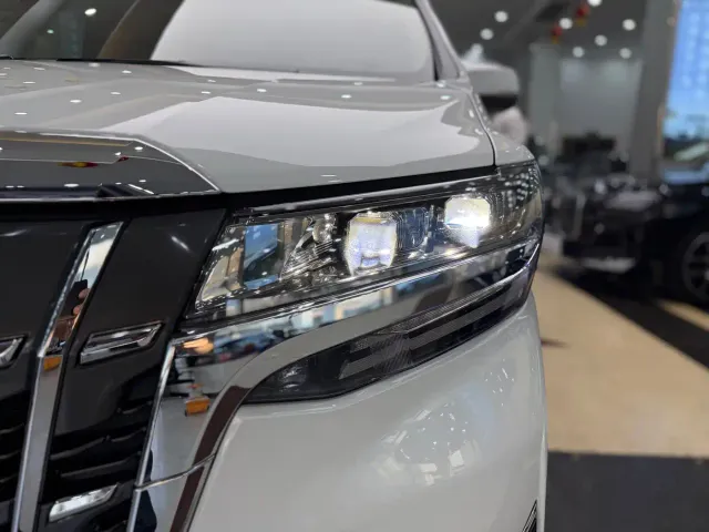Toyota Alphard — Фото автомобиля 23