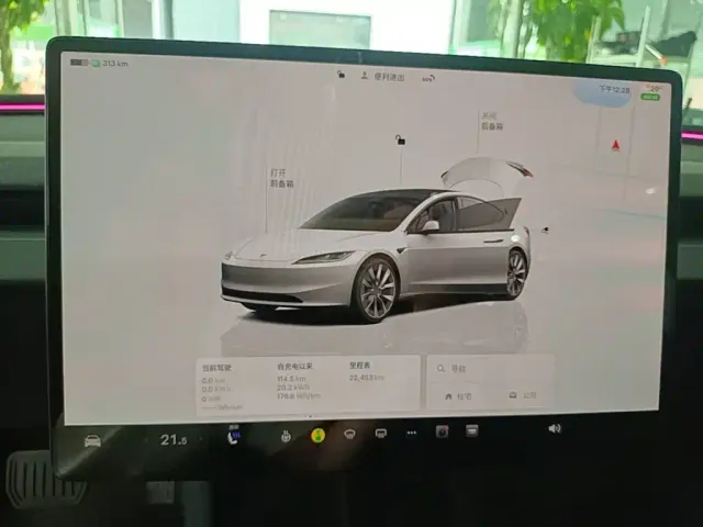 Tesla Model 3 2023 Long Range All-Wheel Drive — Фото автомобиля 11