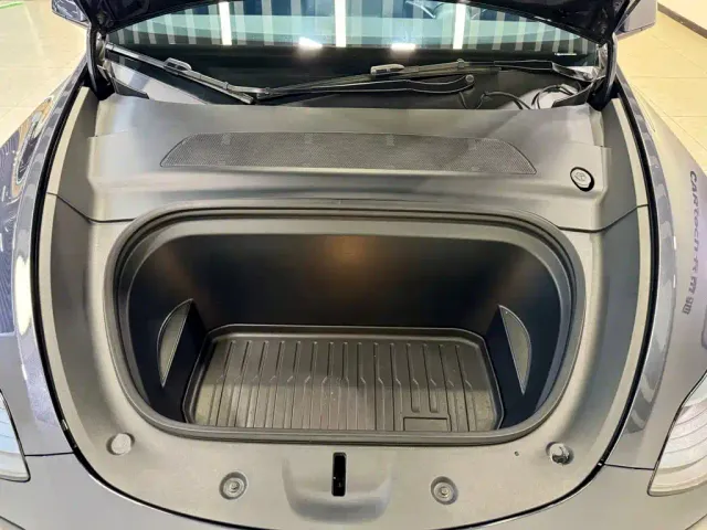 Tesla Model Y — Фото автомобиля 11