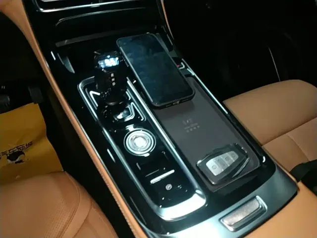 Geely Boyue L — Фото автомобиля 13