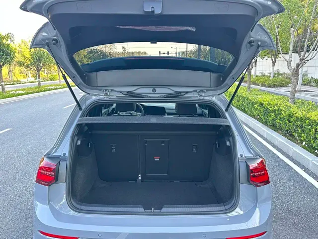 Volkswagen Golf — Фото автомобиля 12