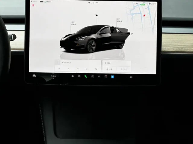 Tesla Model 3 — Фото автомобиля 5