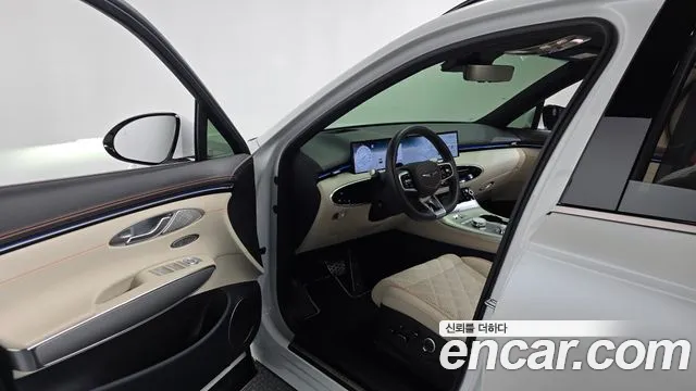 Genesis GV70 — Фото автомобиля 15
