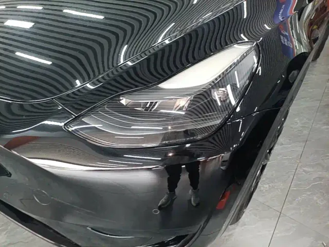 Tesla Model Y — Фото автомобиля 23
