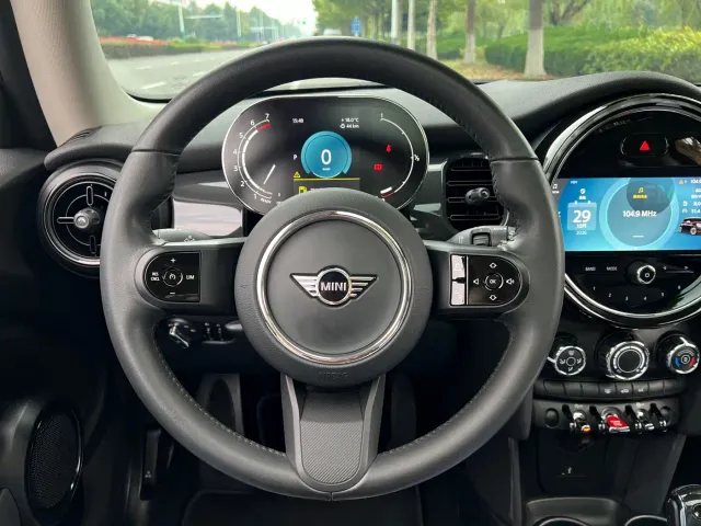 MINI Hatch — Фото автомобиля 12