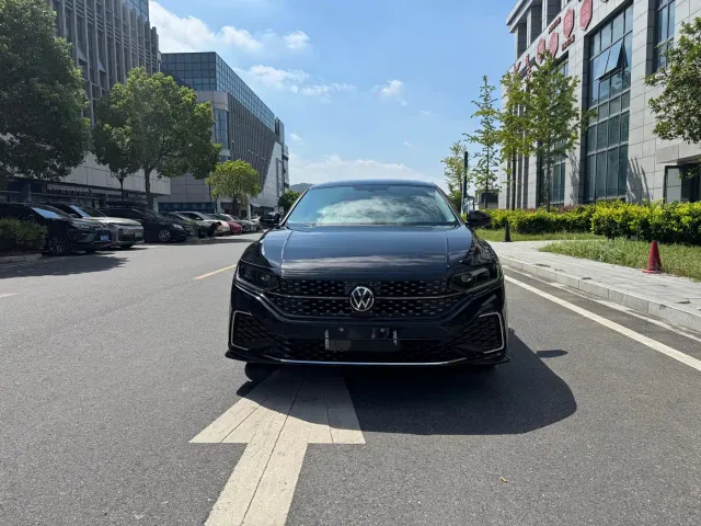 Volkswagen Passat — Фото автомобиля 3
