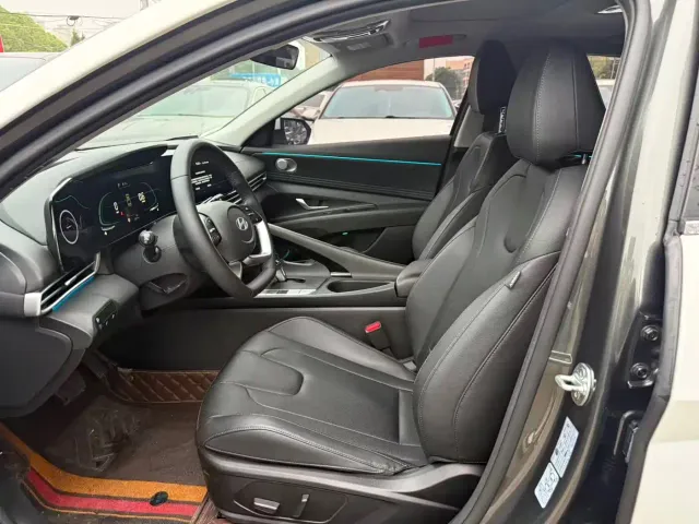 Hyundai Elantra — Фото автомобиля 4