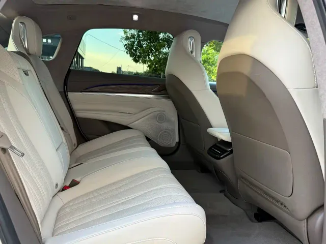IM Motors L7 — Фото автомобиля 14