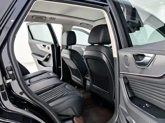 Hongqi HS5 — Фото автомобиля 6