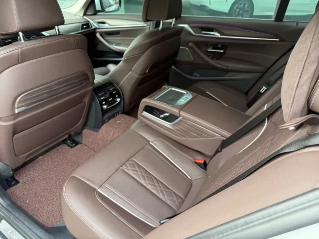 BMW 5 Series — Фото автомобиля 13